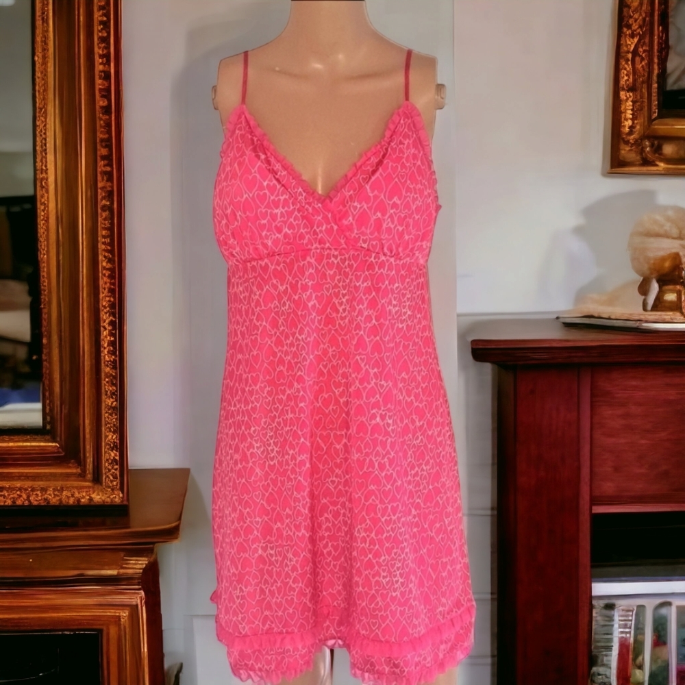 Women's hot pink heart print nightgown